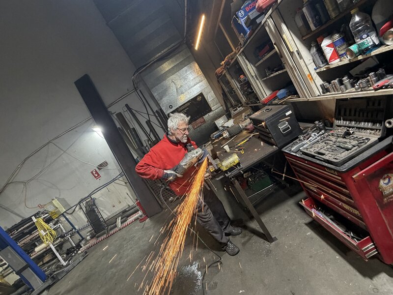 Vulcanizator auto, mecanic si aplicator spuma poliuretanica.