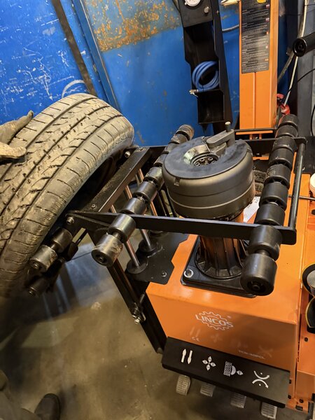 Vulcanizator auto, mecanic si aplicator spuma poliuretanica.