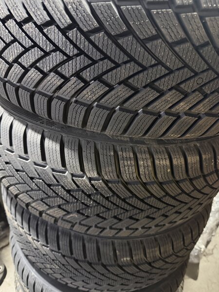 Vulcanizator auto, mecanic si aplicator spuma poliuretanica.